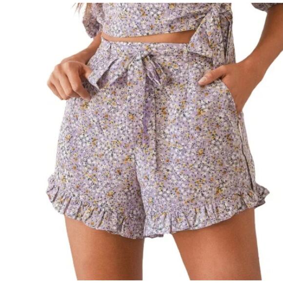 Lulu's shorts purple floral printed ruffled - Picture 1 of 4